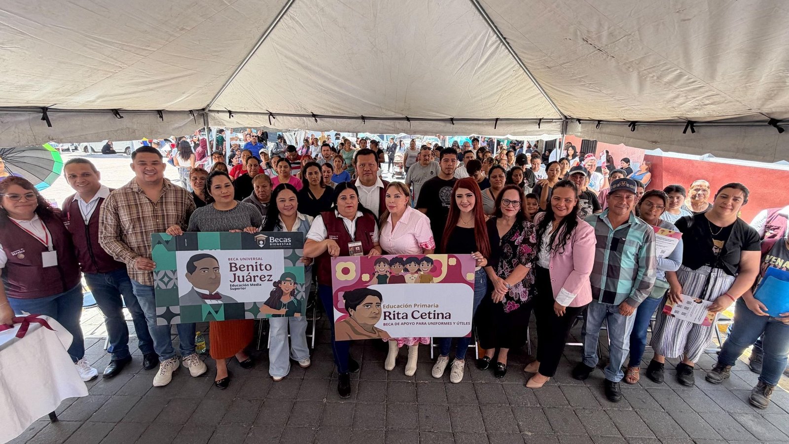 El Salto inaugura módulo de becas