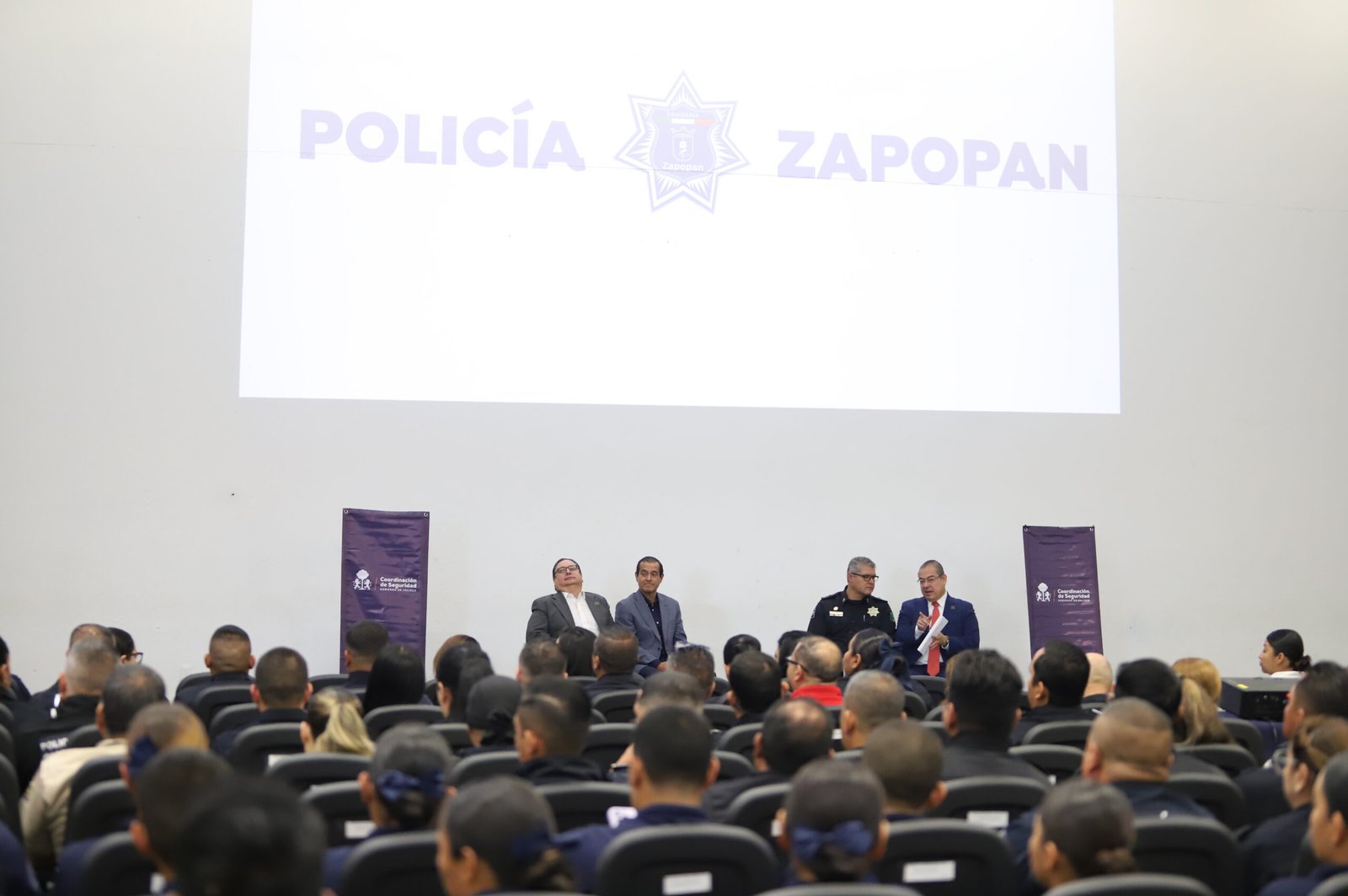 Capacitan a policías en mediación y paz