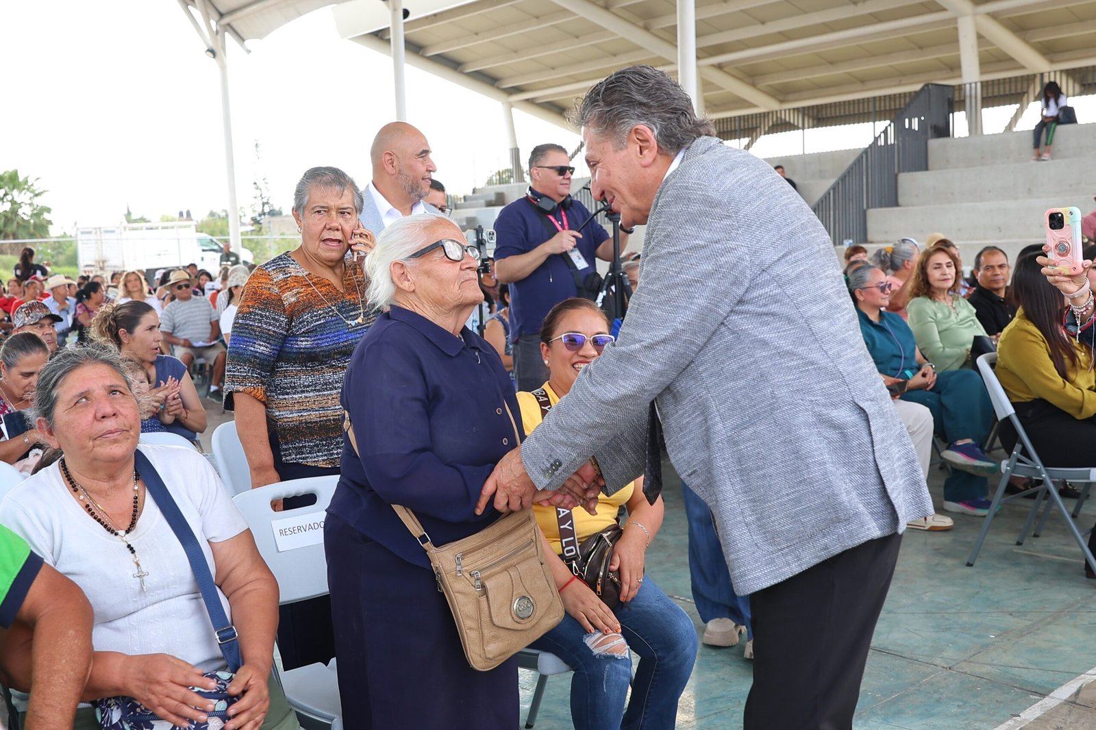 Zapopan entrega 300 tarjetas Voluntades en Tesistán