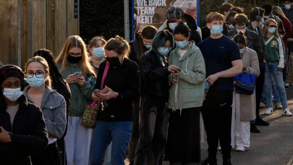 Brote de meningitis en Inglaterra agota las vacunas y desborda las farmacias