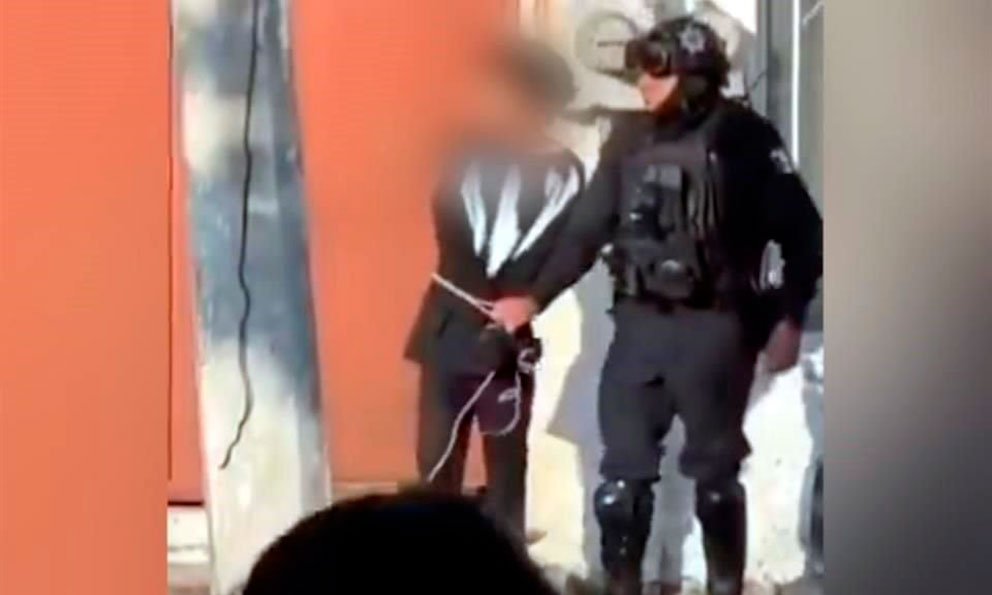 Exige justicia esposo de maestra asesinada por alumno