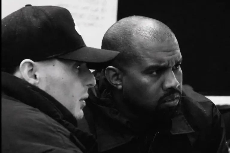 Kanye West y Peso Pluma fusionan música con cultura mexicana