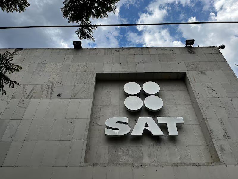 SAT revoca registro a 100 organizaciones