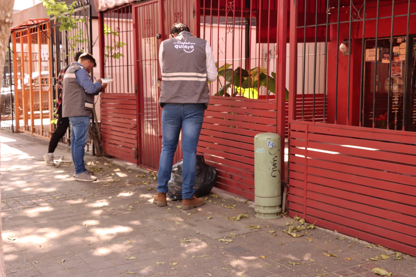 GDL sanciona a comercios en corredor López Cotilla