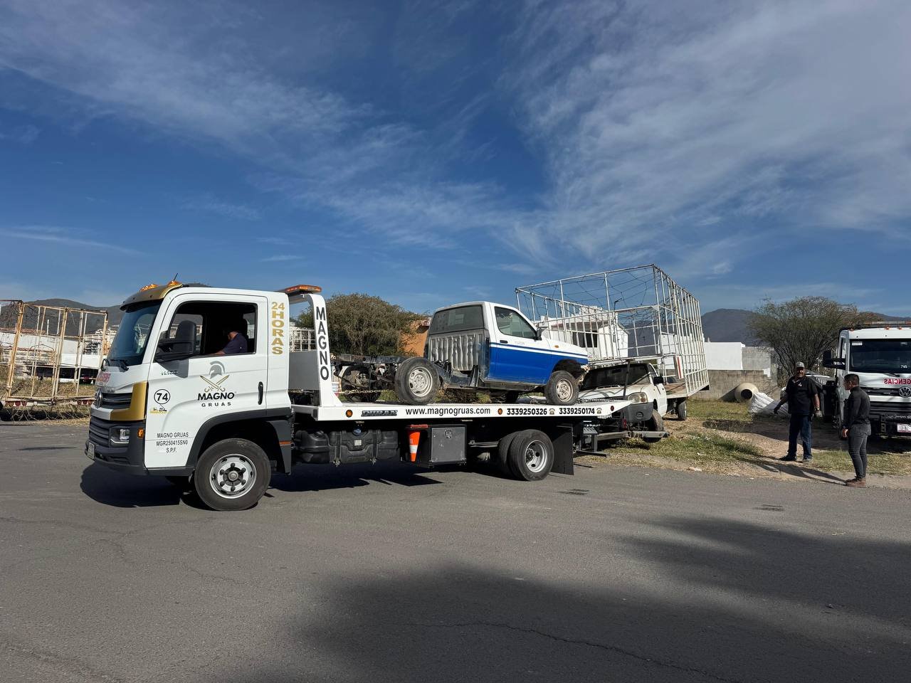 Tlajomulco retira vehículos abandonados en la calle