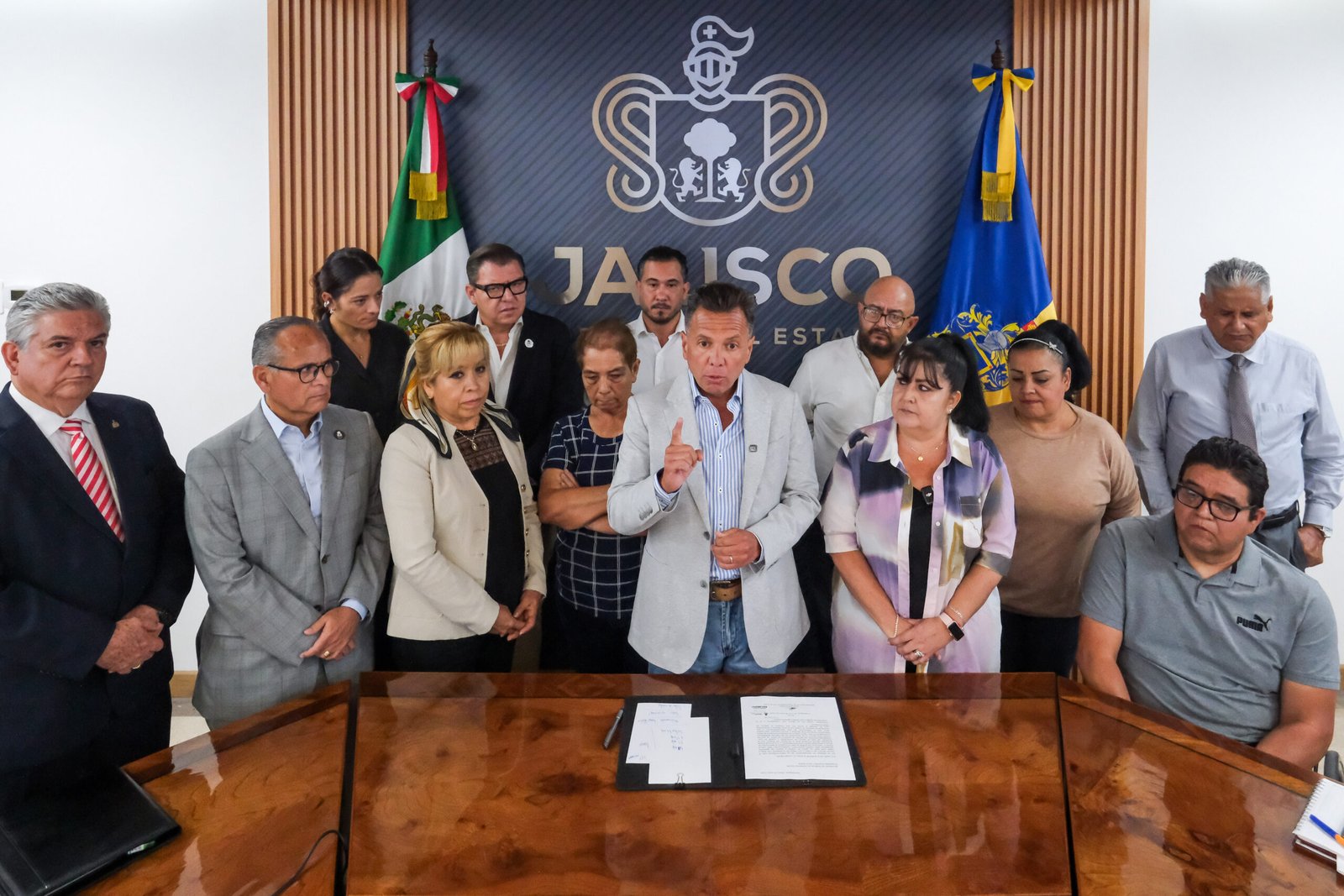 Asegura Lemus que continuará respaldo a víctimas del 22 de abril