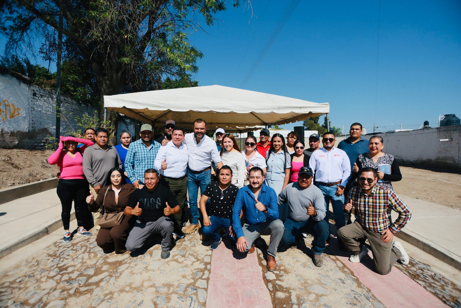 Entregan Quirino renovación de la calle Matamoros en San Sebastián el Grande