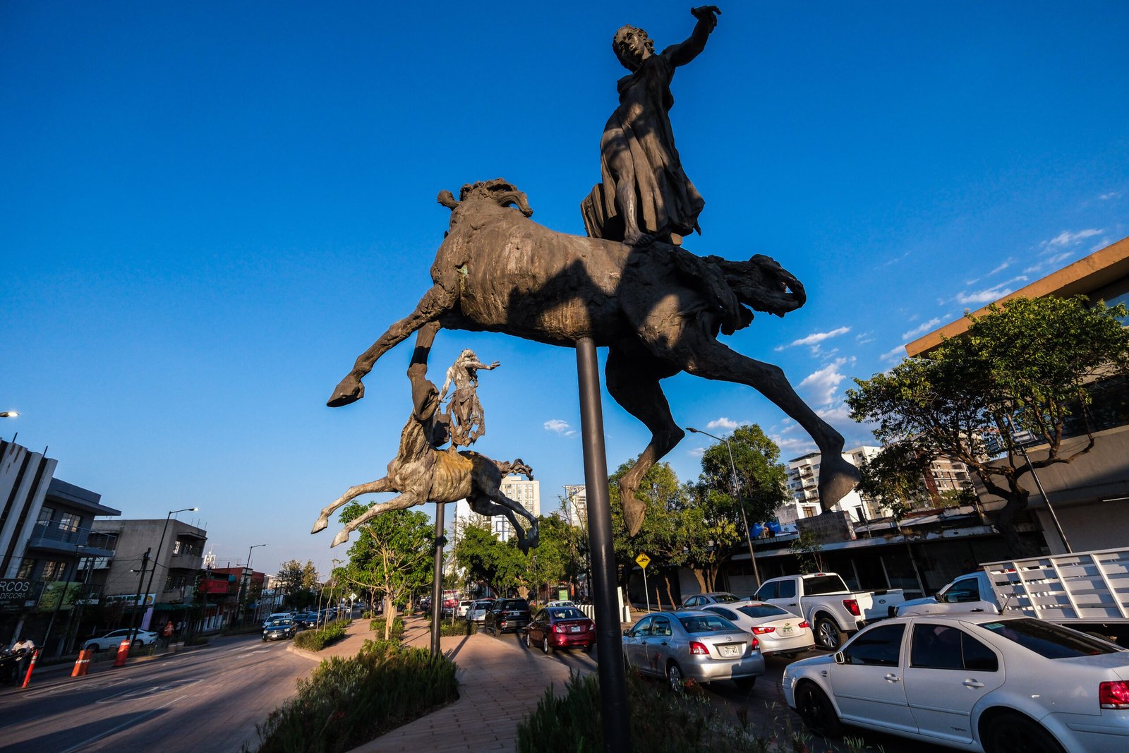 Reabren Plaza de la República con reubicación de “Las Tres Gracias”