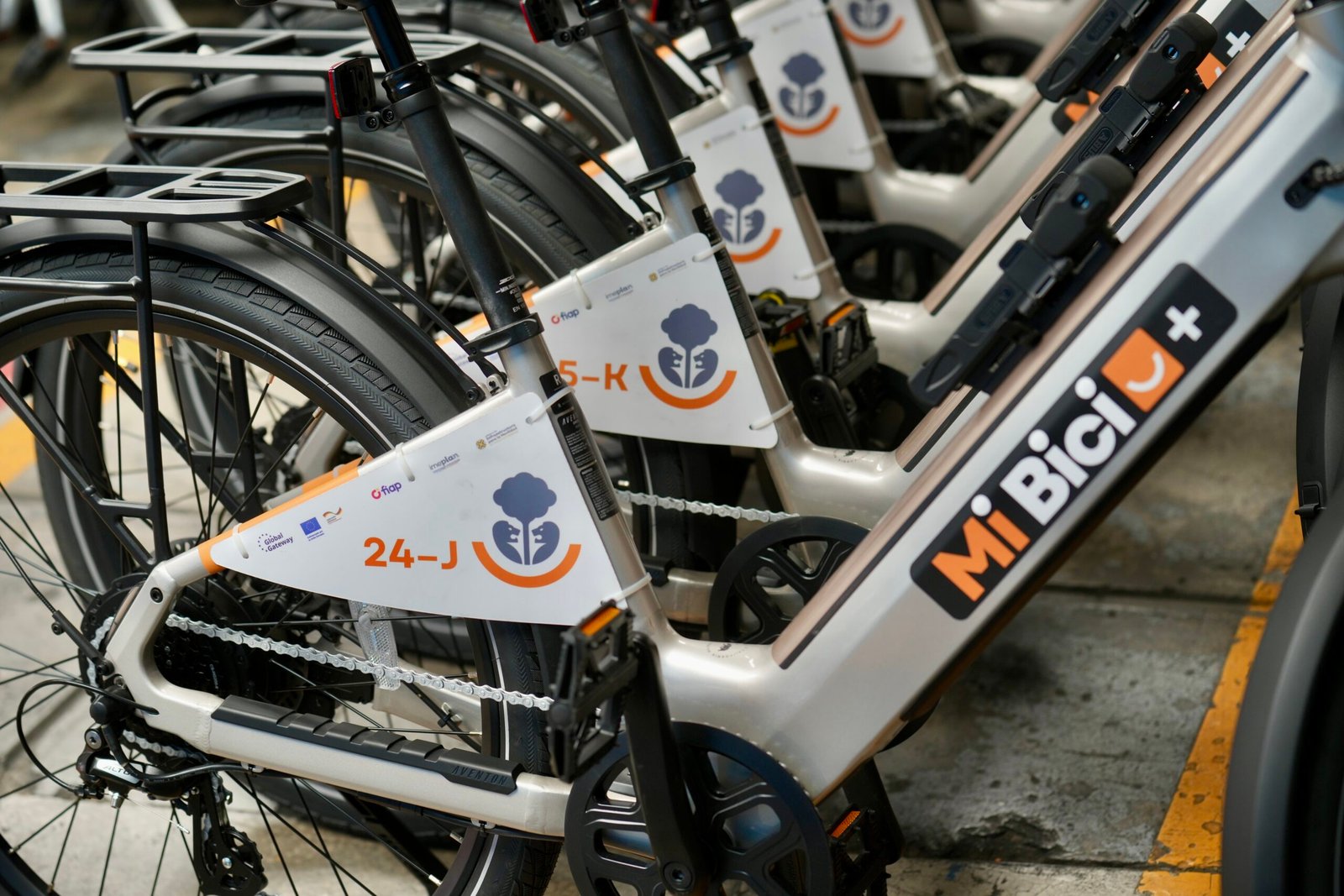 UE entrega a Imeplan 34 bicicletas eléctricas 