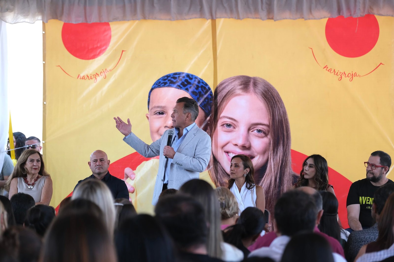 Familias en Arandas reciben títulos de propiedad 