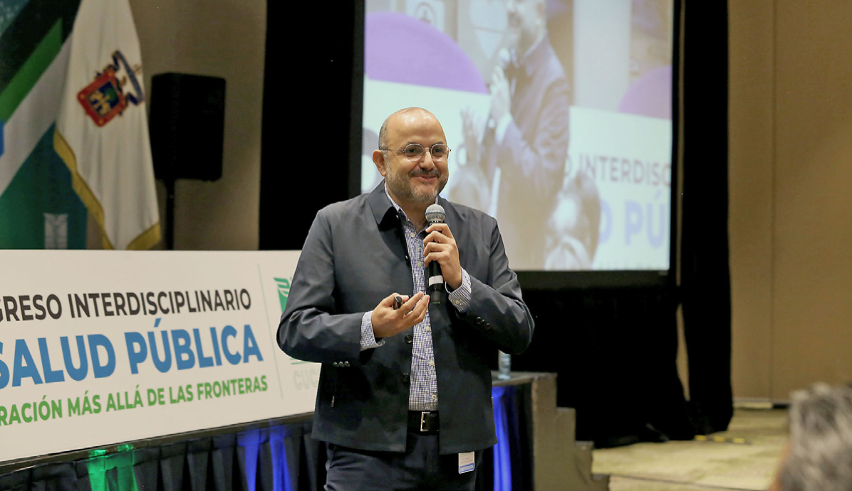 Villanueva plantea cambio educativo centrado en pensamiento crítico 