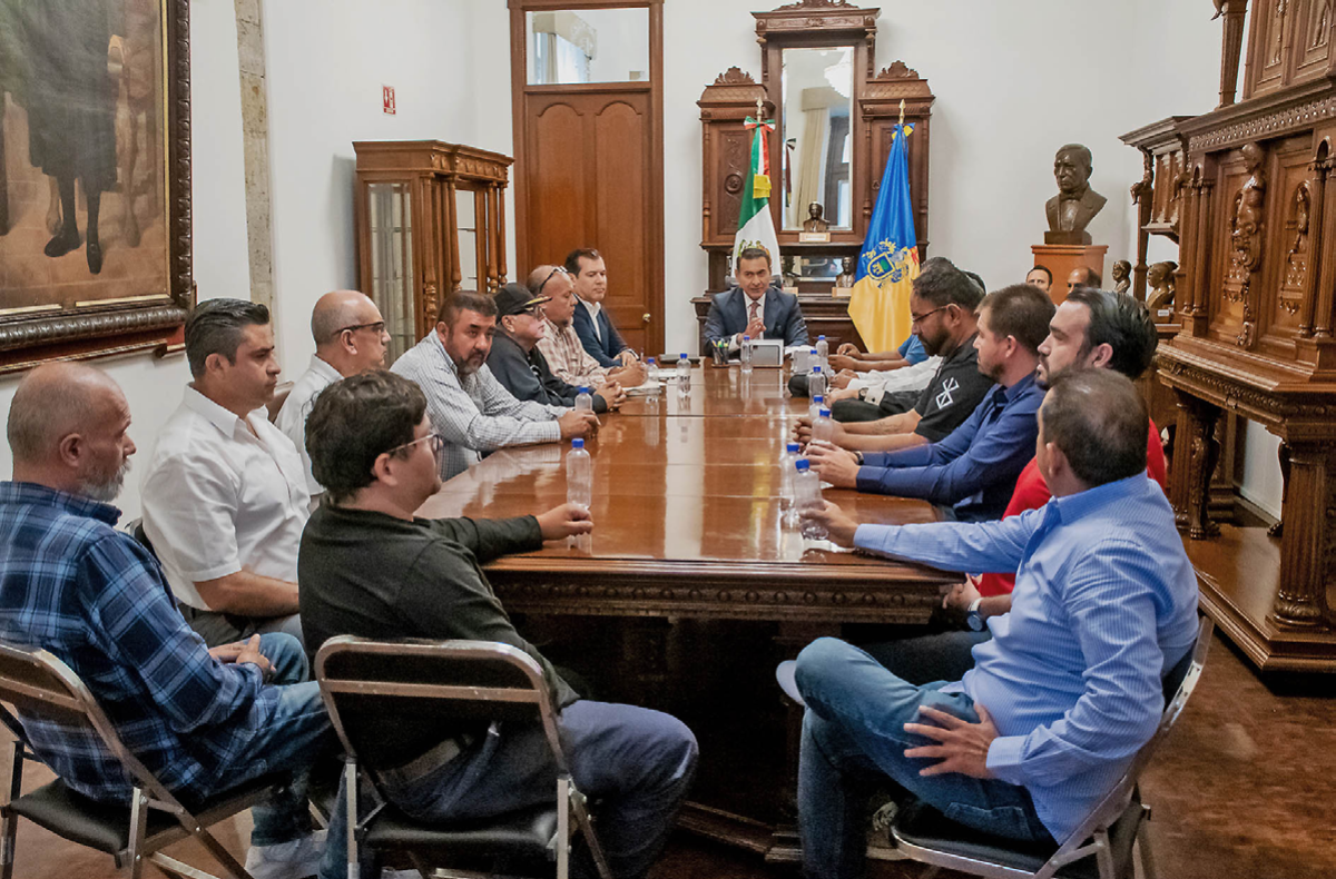 Ejecutivo abre negociación con conductores de apps 