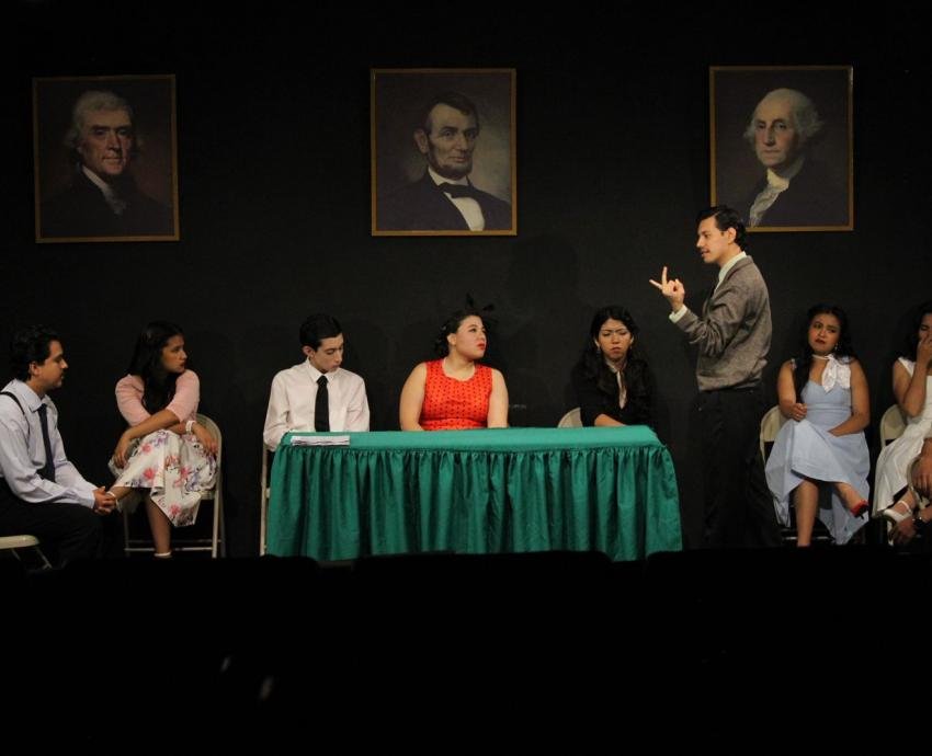 Teatro Jurídico del CUCSH estrena “12 personas en pugna” 