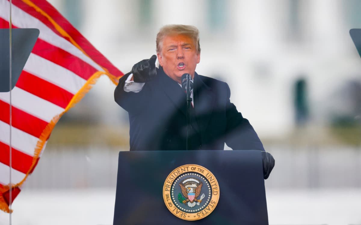 Juez permite demandas contra Trump por discurso previo al asalto al Capitolio