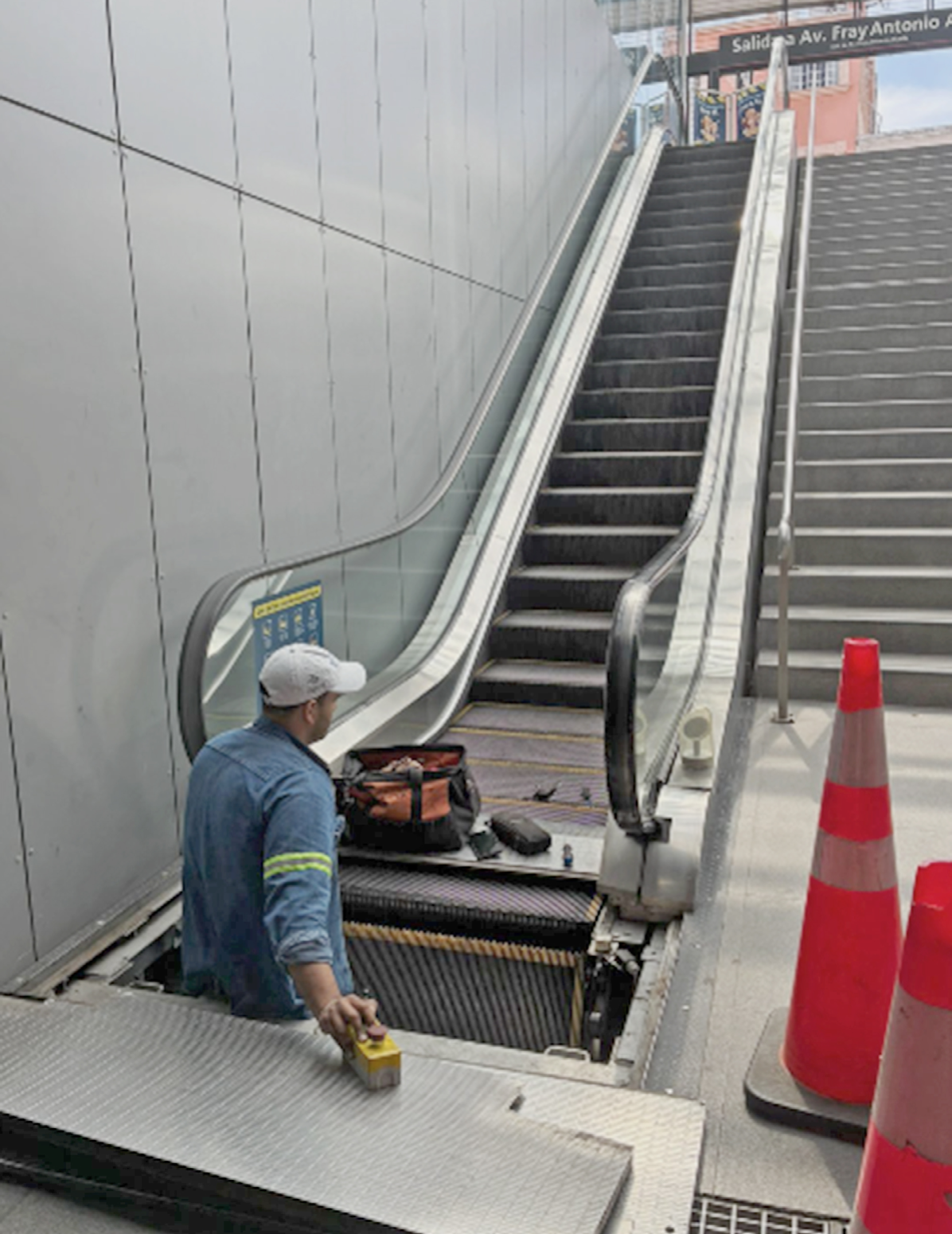 Activan plan emergente para modernizar elevadores y escaleras del Tren Eléctrico