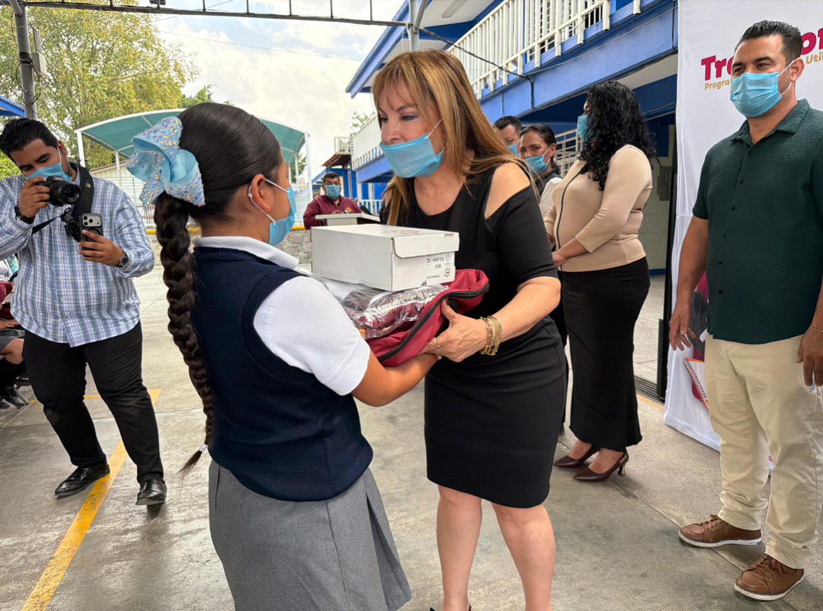 El Salto aprueba recursos para uniformes y útiles