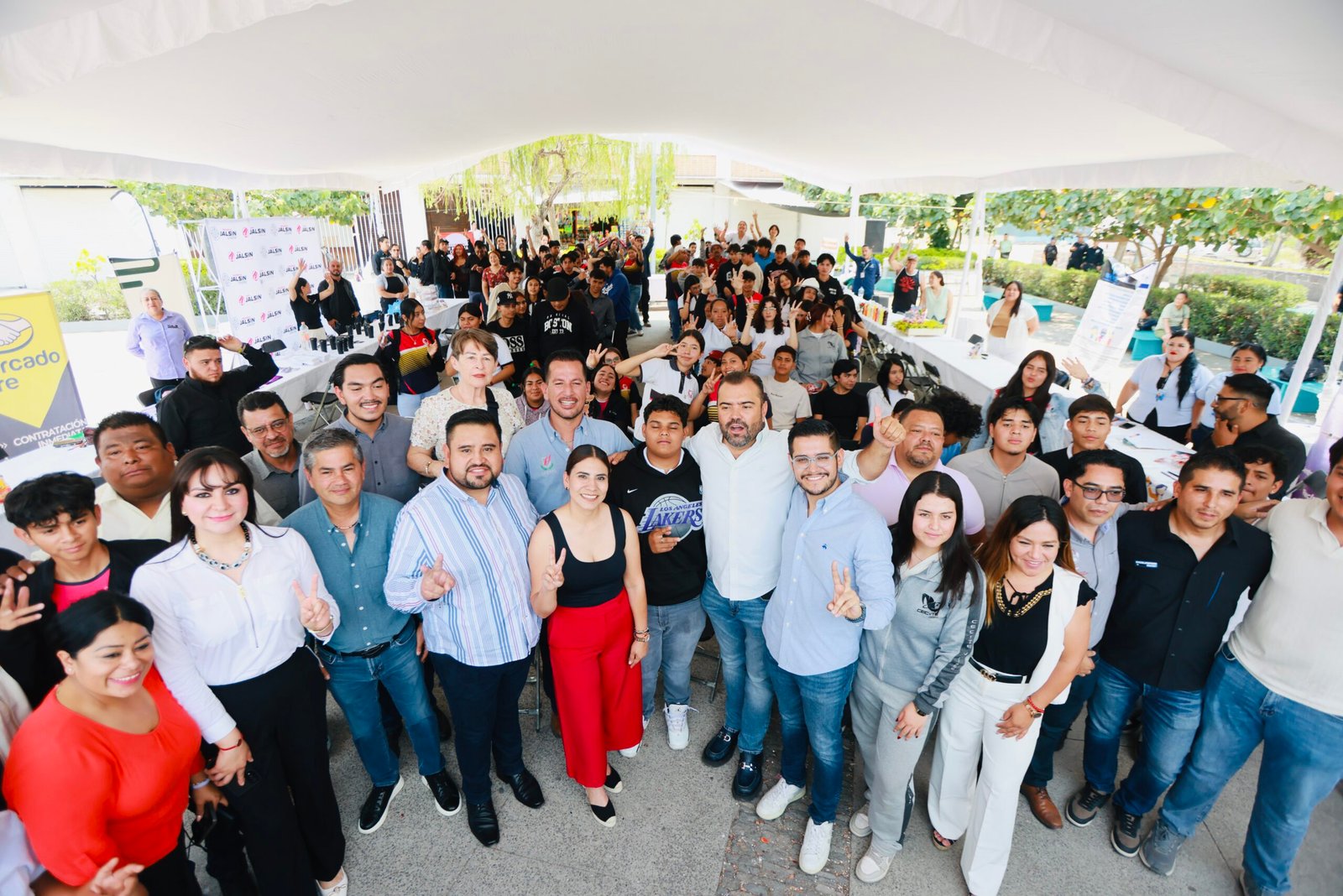 Tlajo lleva a cabo feria de trabajo dirigida a jóvenes
