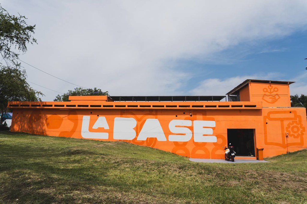 Presentan nueva identidad visual de Bases y Colmenas