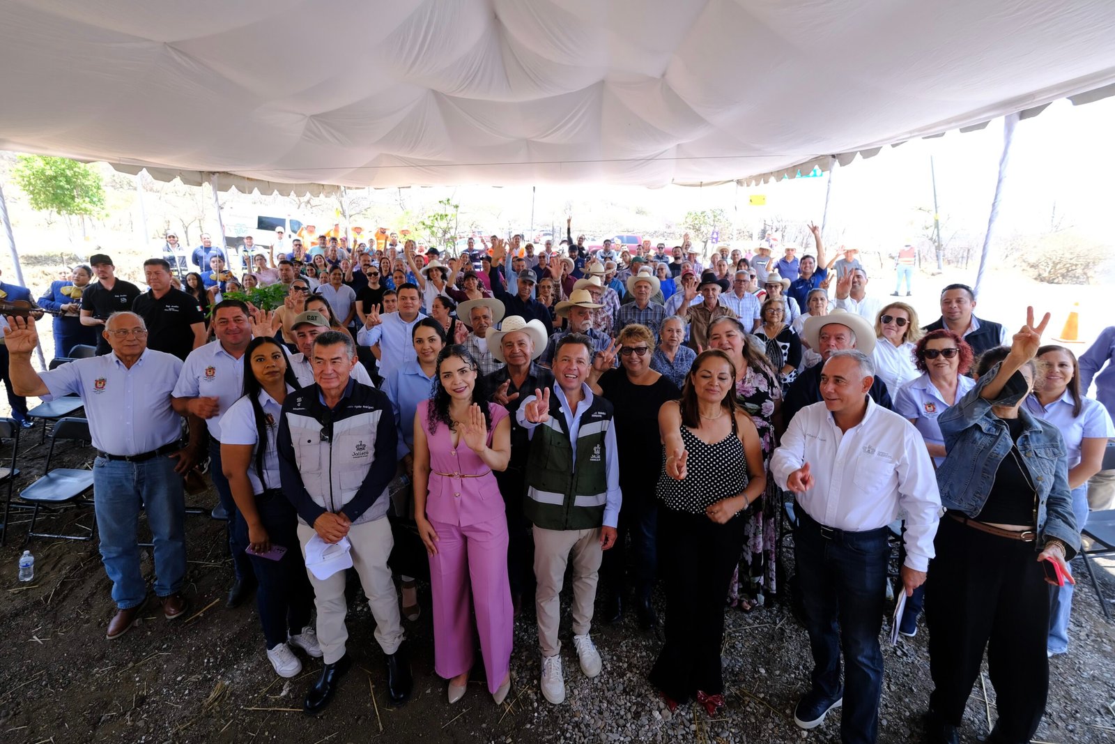 Lemus entrega obras y apoyos en Ejutla 