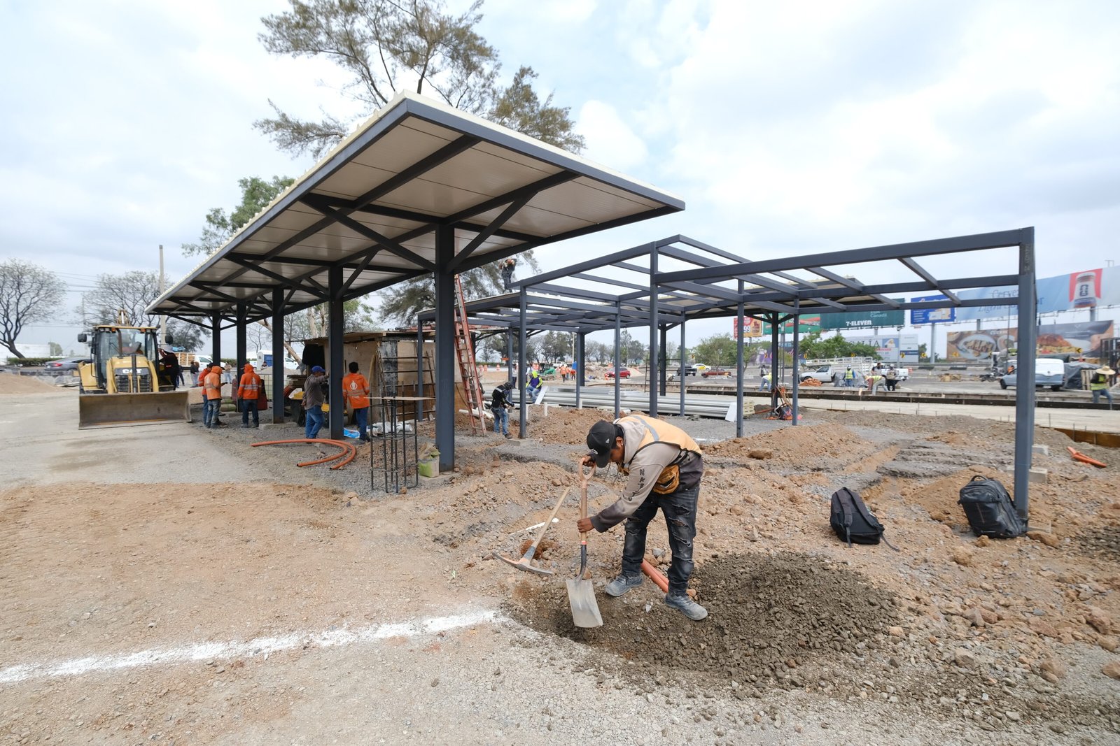 Avanzan obras de habilitación de patio para vehículos de plataforma