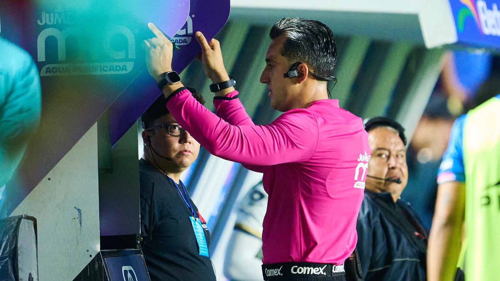 ¡Escándalo en la Final de Ida! Rosario López Peñuelas, el Árbitro que Encendió la Polémica entre Pumas y Cruz Azul