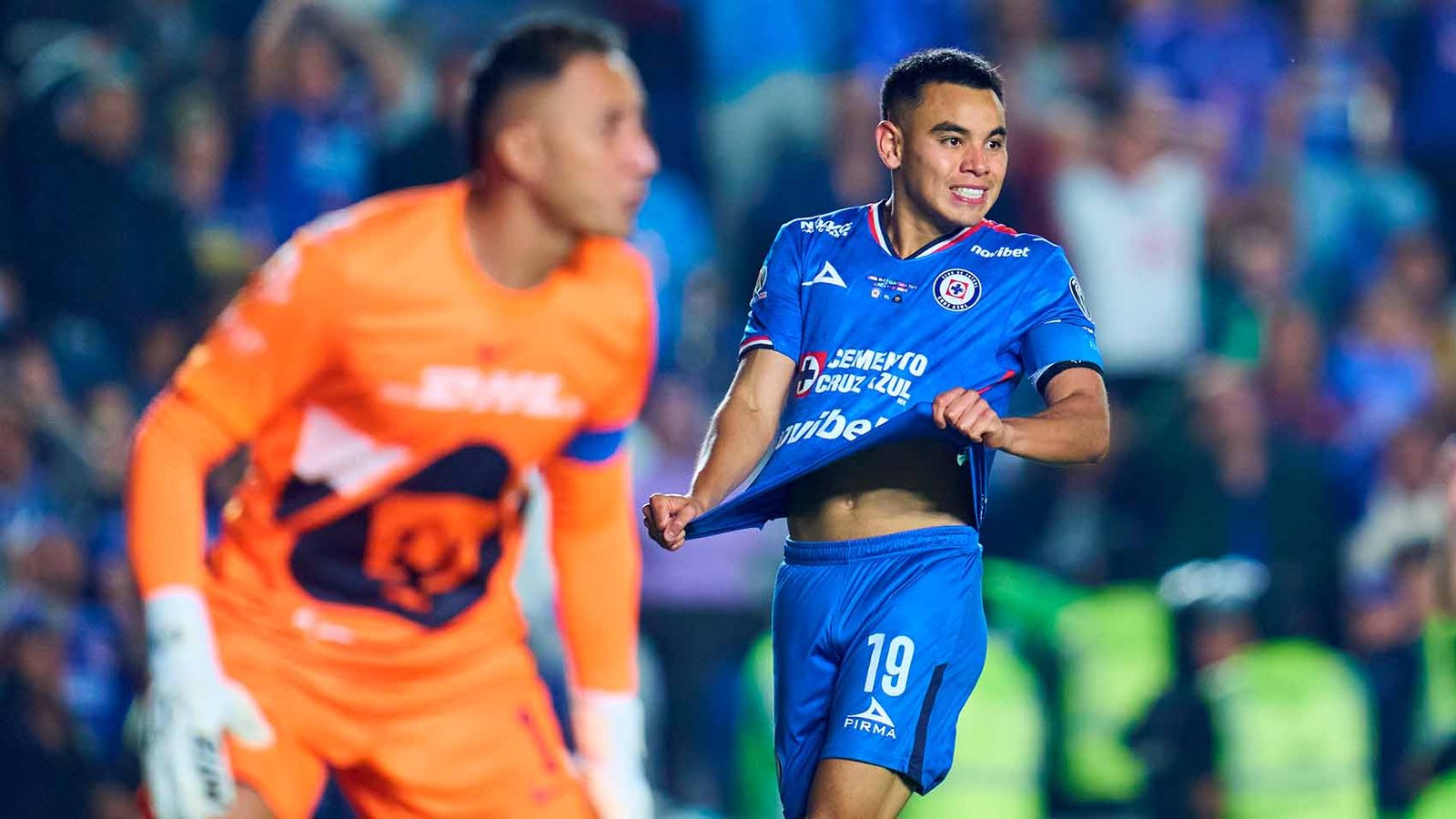 El Poste, Héroe Inesperado: Pumas se Salva del Golpe Celeste de Charly Rodríguez