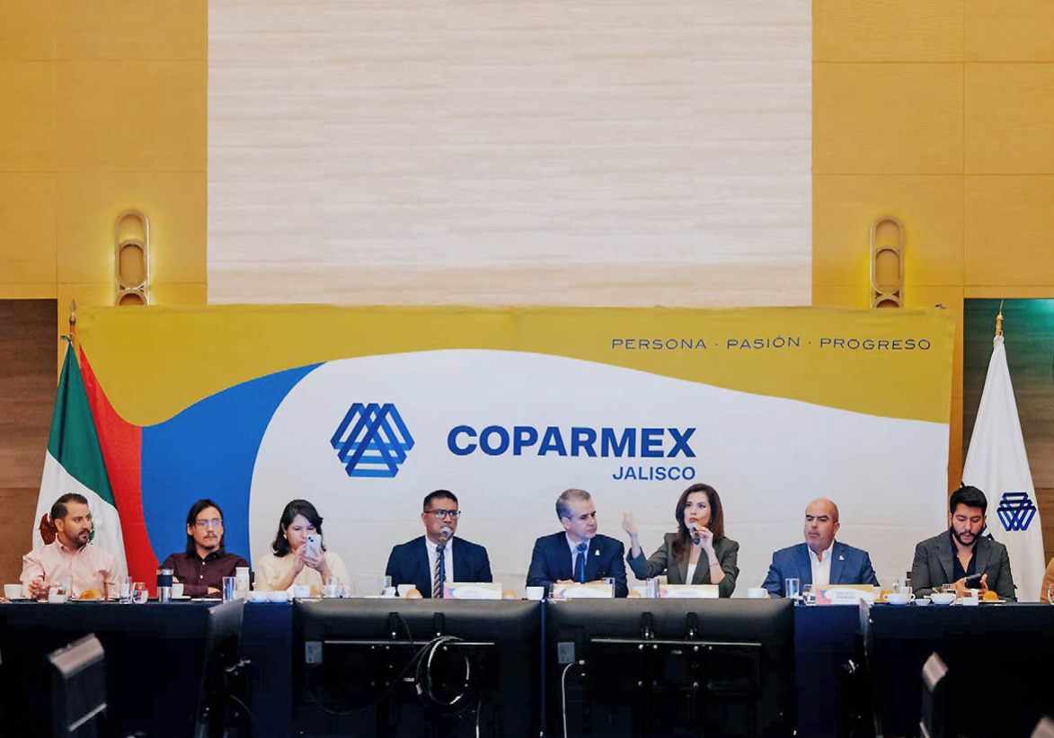 Delgadillo expone avances en digitalización y seguridad