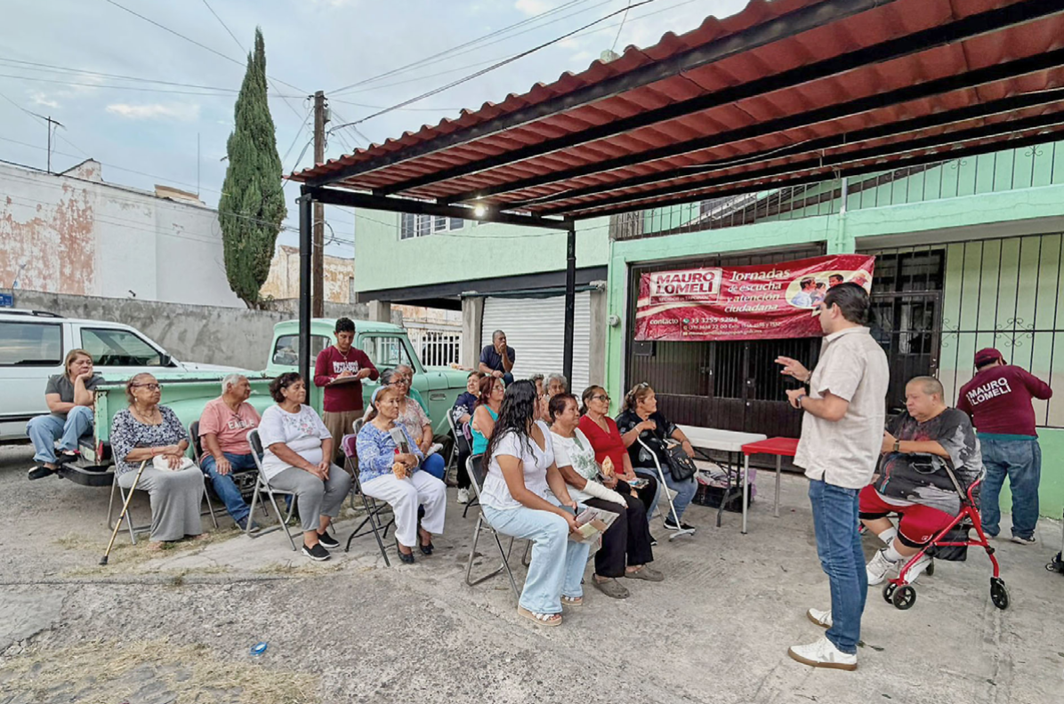 Mauro Lomelí da seguimiento a demandas vecinales 
