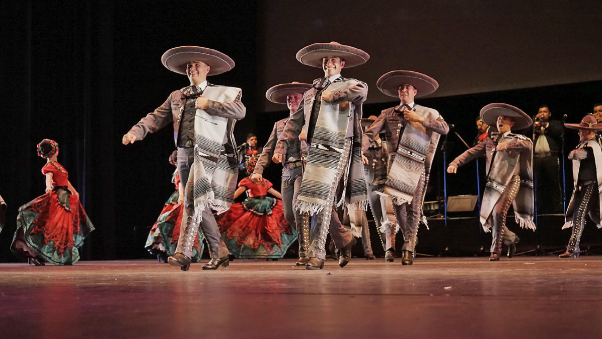 Inicia gira en Los Ángeles con folclor y homenaje a José Alfredo Jiménez