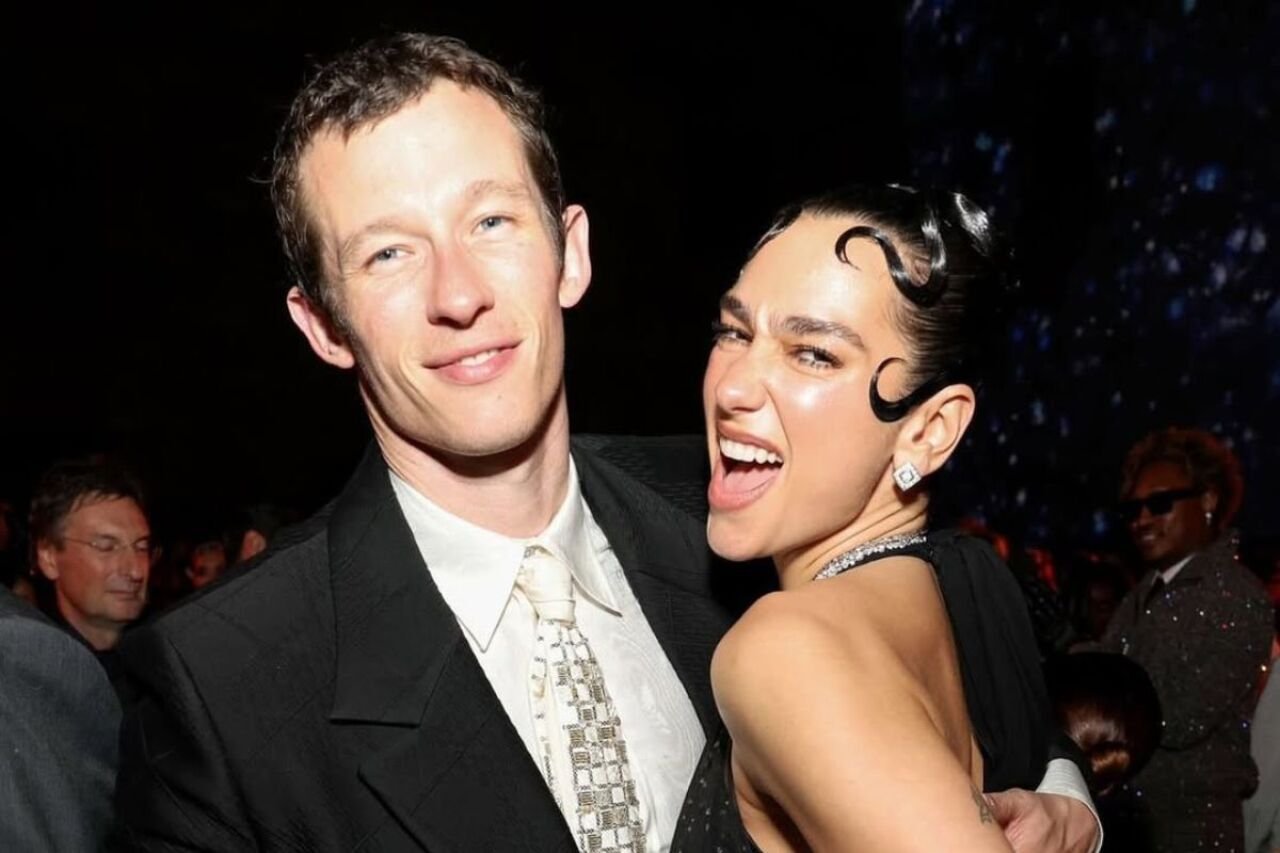 Dua Lipa y Callum Turner sellan su amor en Londres