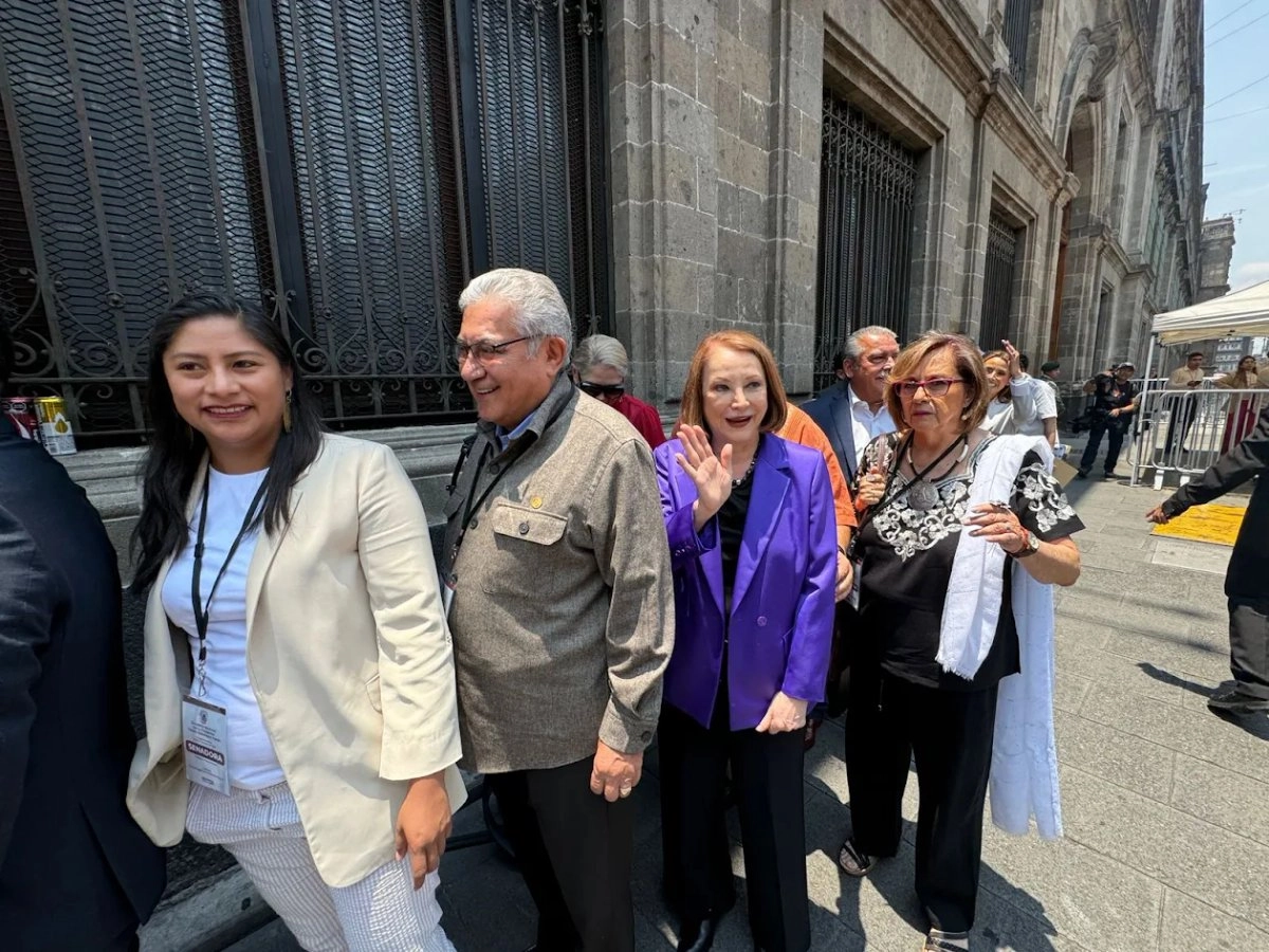 Legisladores de Morena y aliados comienzan a llegar a Palacio Nacional para "cerrar filas" con Sheinbaum