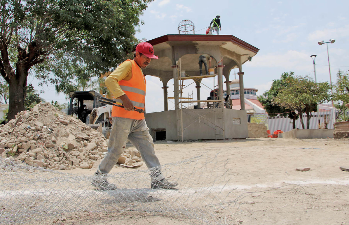 El Salto renueva plazas históricas en cabecera y San José del Castillo