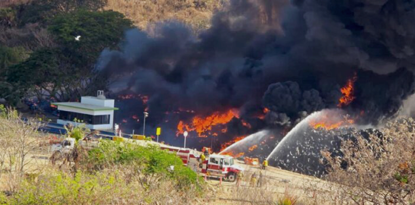 Activan emergencia atmosférica en Vallarta por incendio en vertedero
