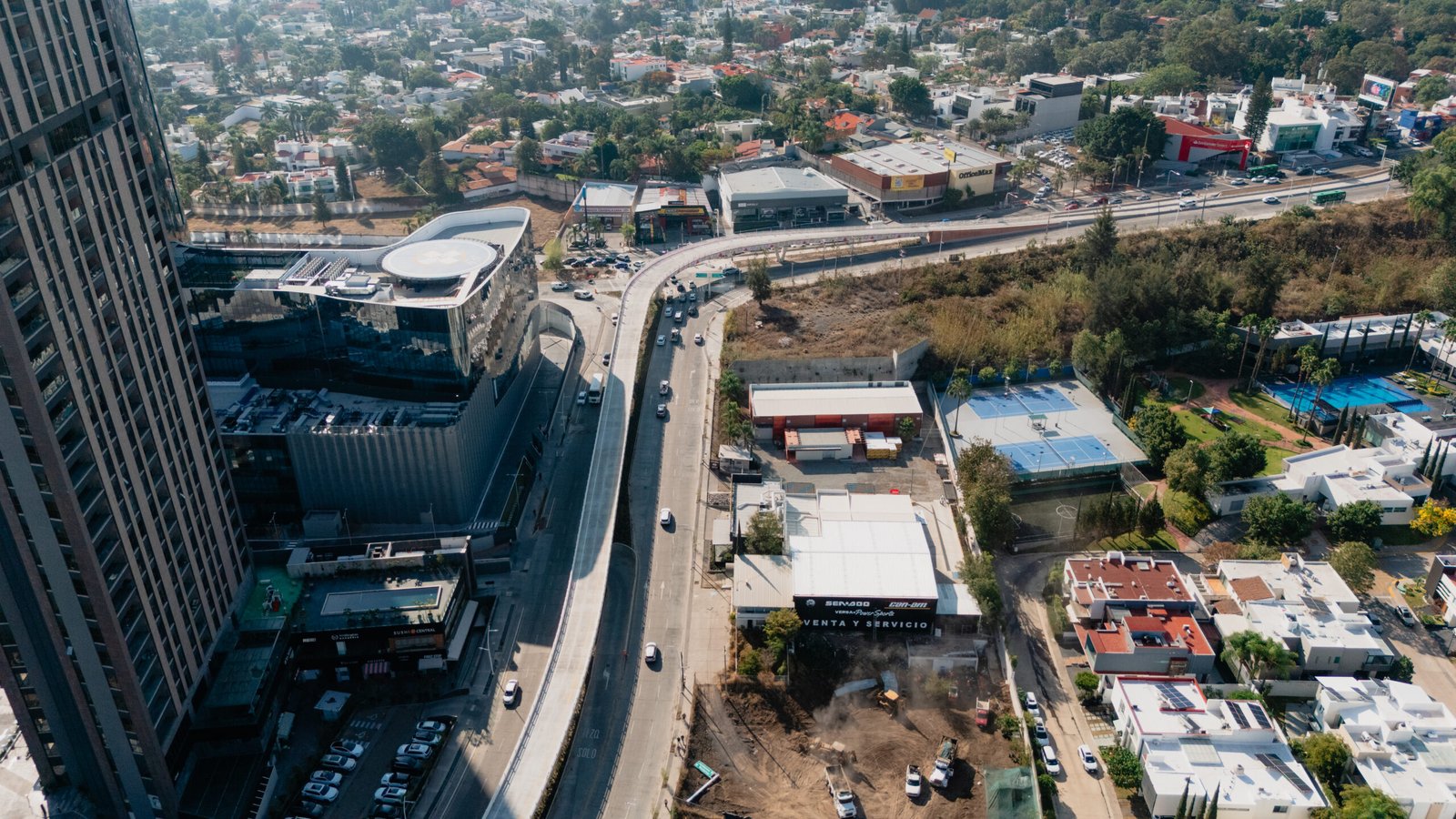 Zapopan entrega paso superior en cruce de Patria y Universidad