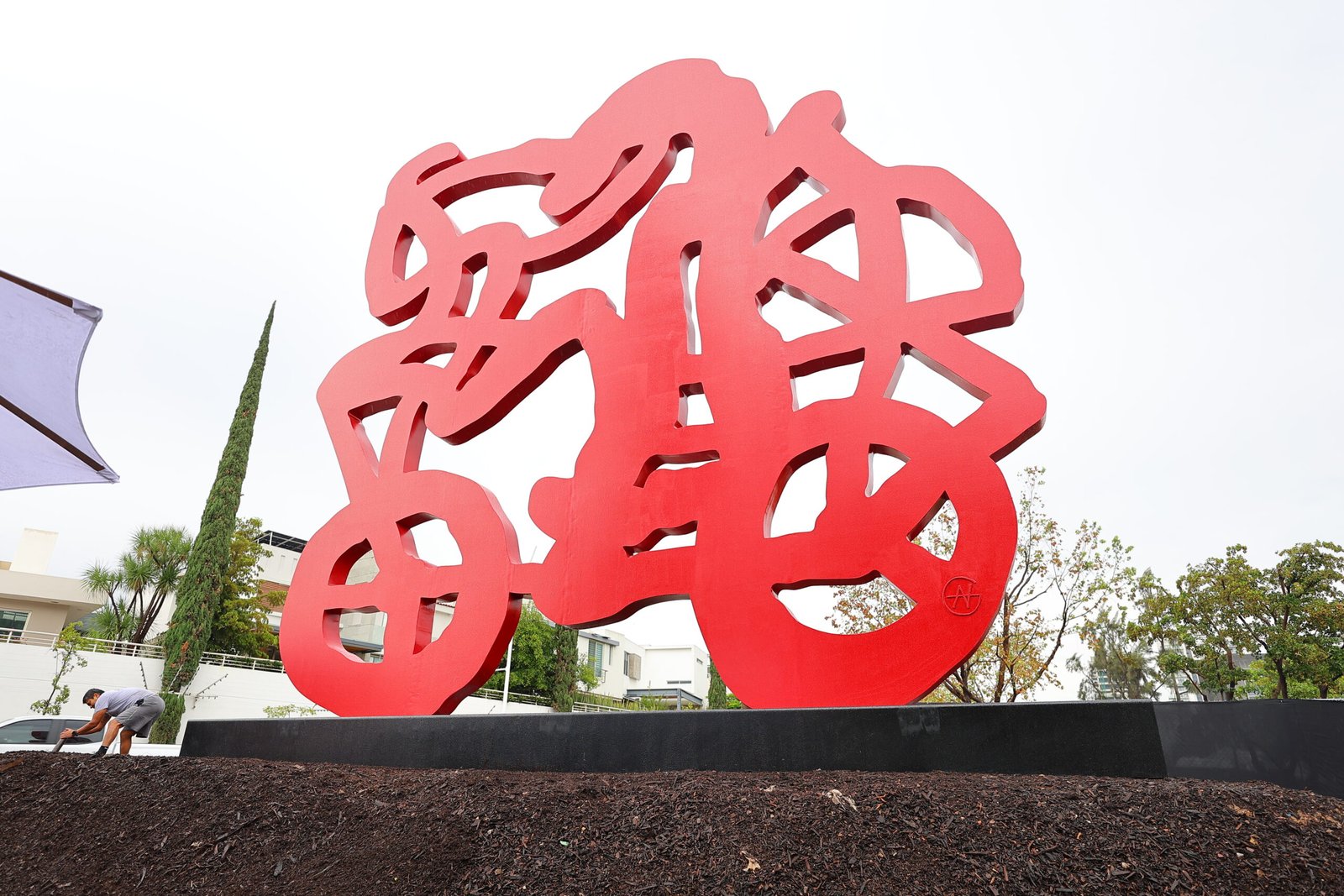 Zapopan instala en Av. Universidad obra de Gilberto Aceves Navarro 