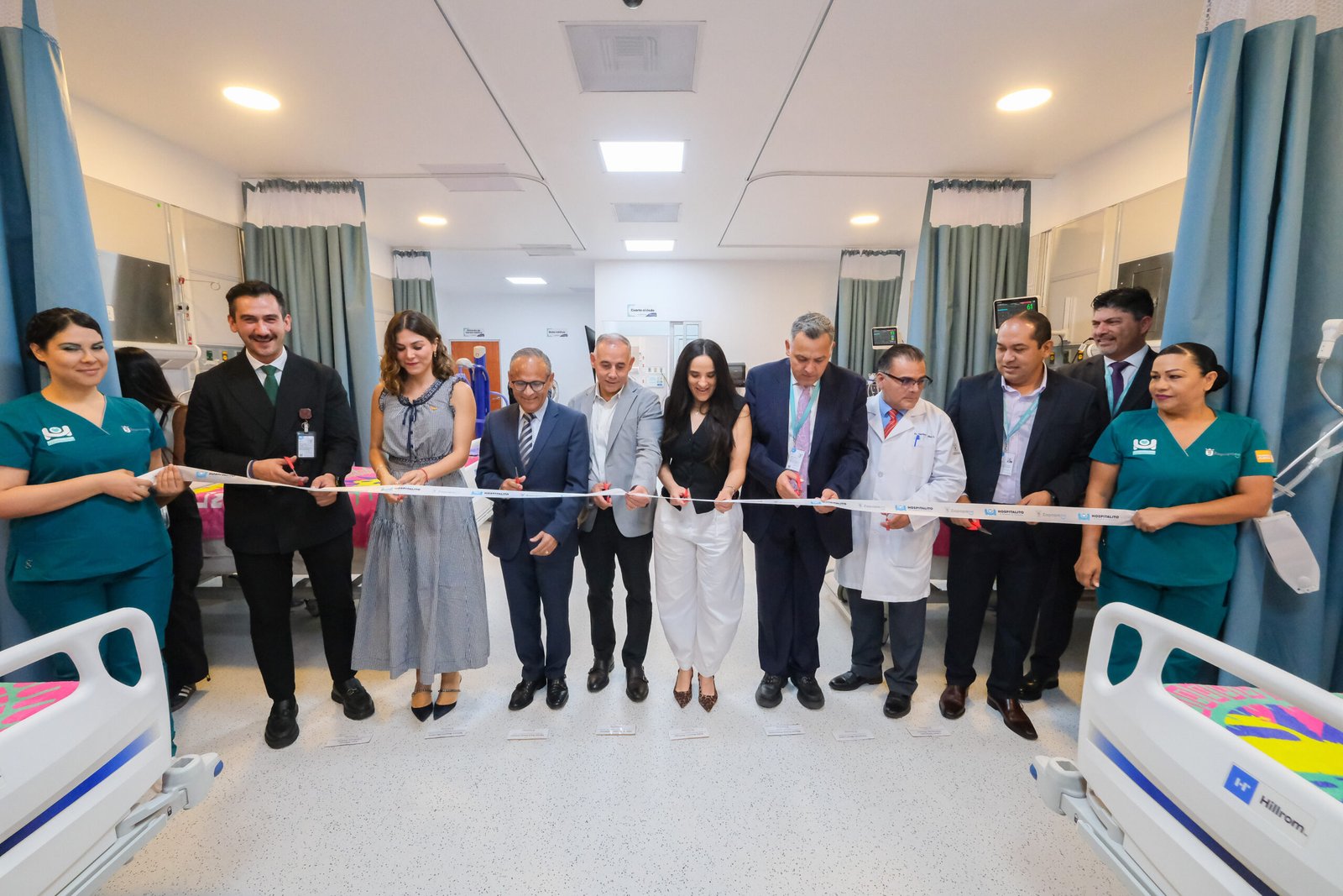 Inauguran terapia intermedia y entregan ambulancias 