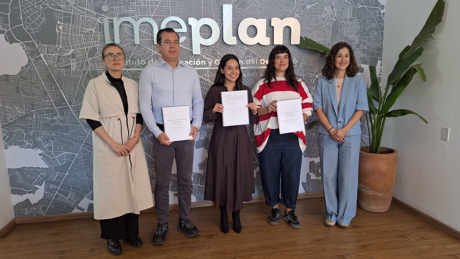 Avanzan acuerdos entre autoridades y estudiantes para fortalecer el transporte