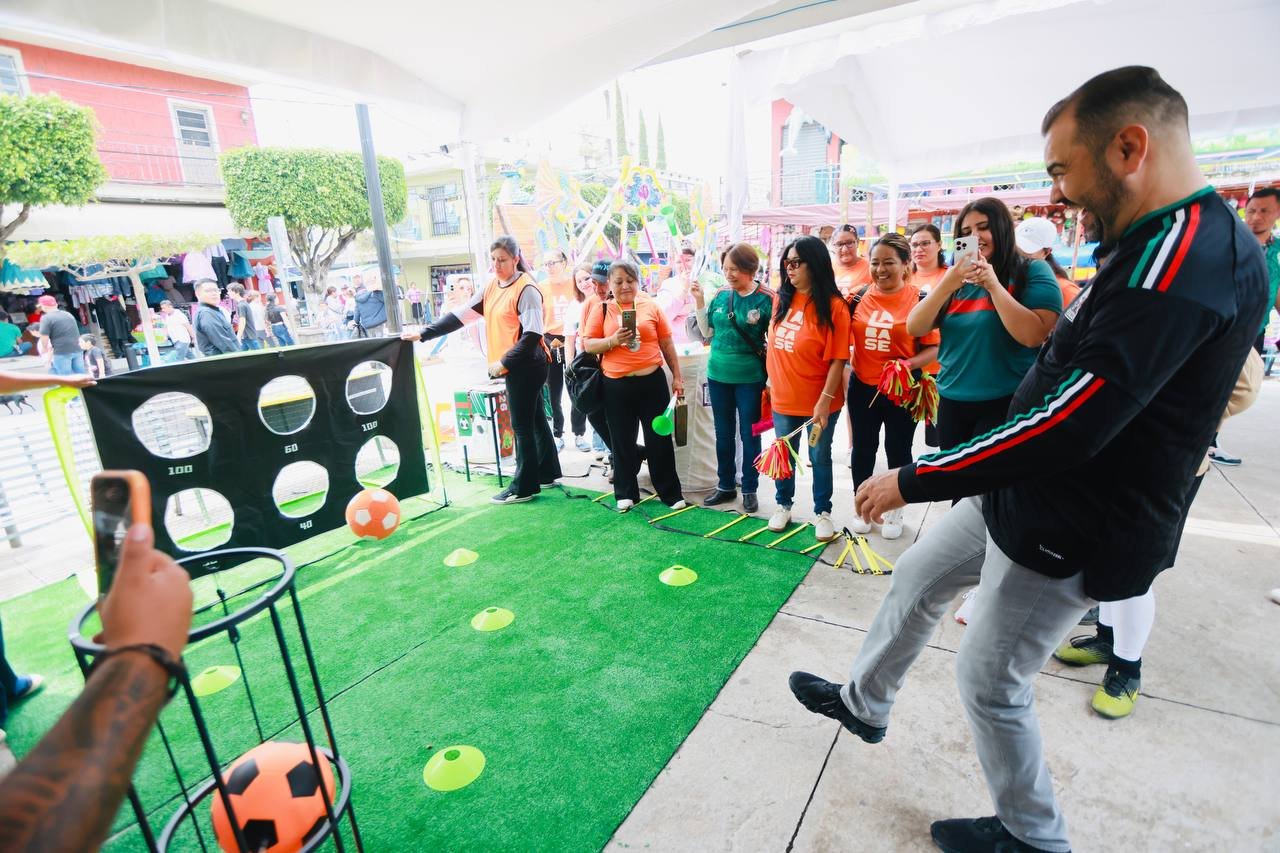 Tlajo inicia fiesta mundialista en su Plaza Principal
