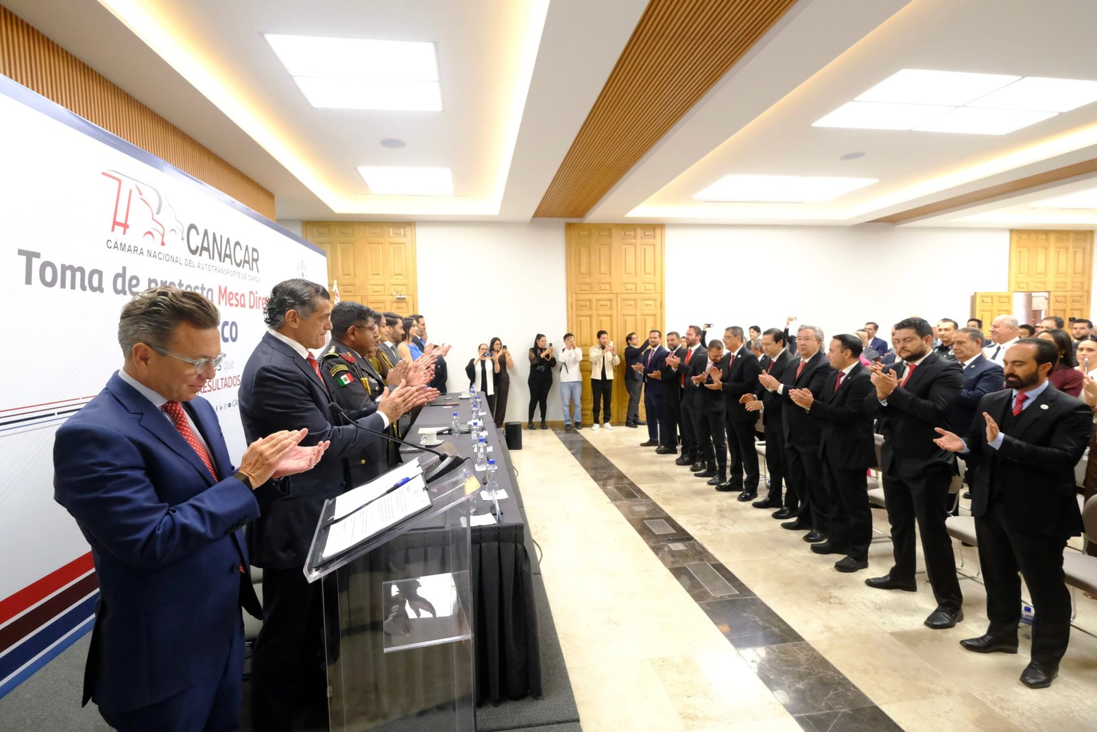 Lemus acuerda trabajo coordinado con CANACAR