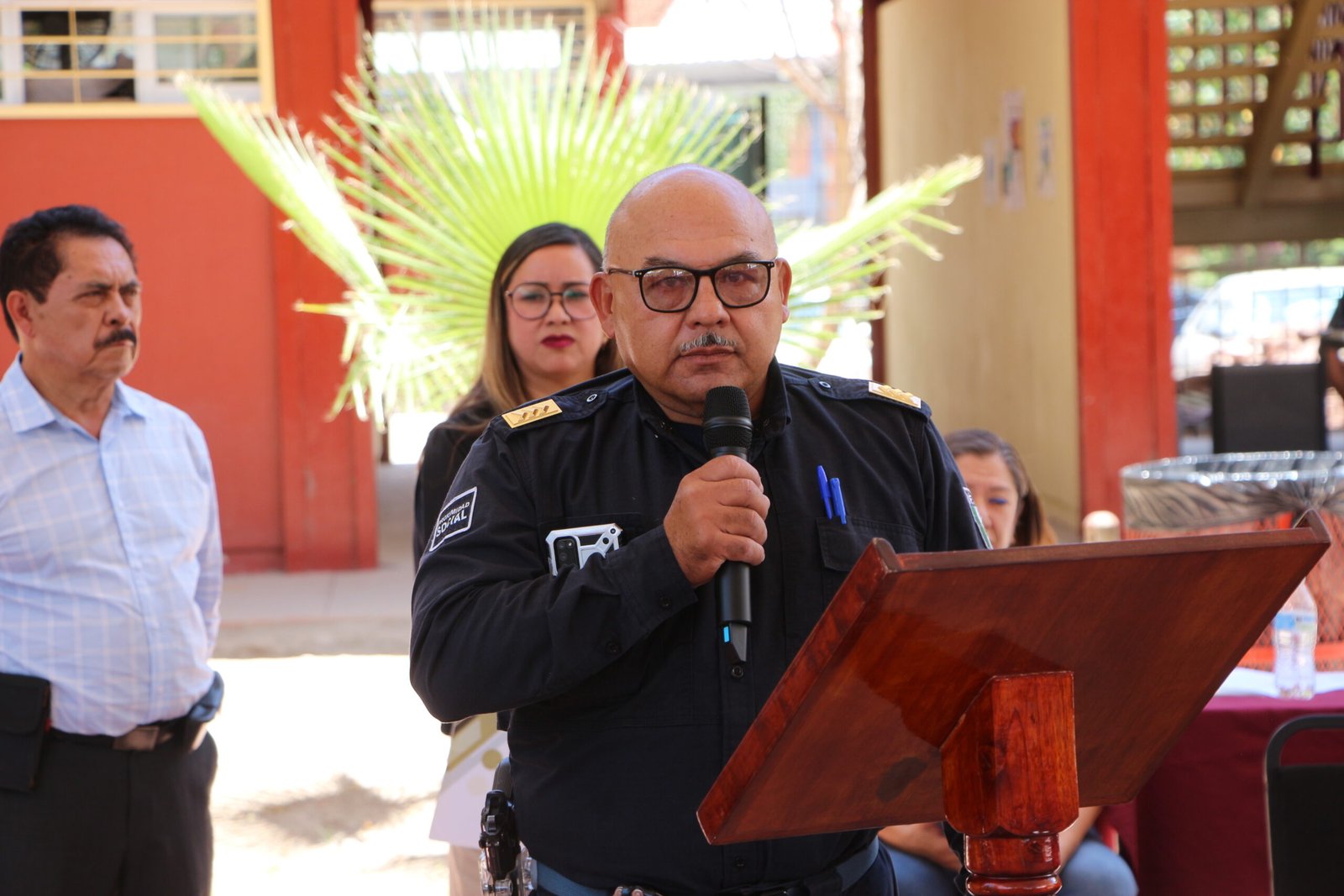 Tlajomulco reconocen labor de oficial con 30 años de carrera