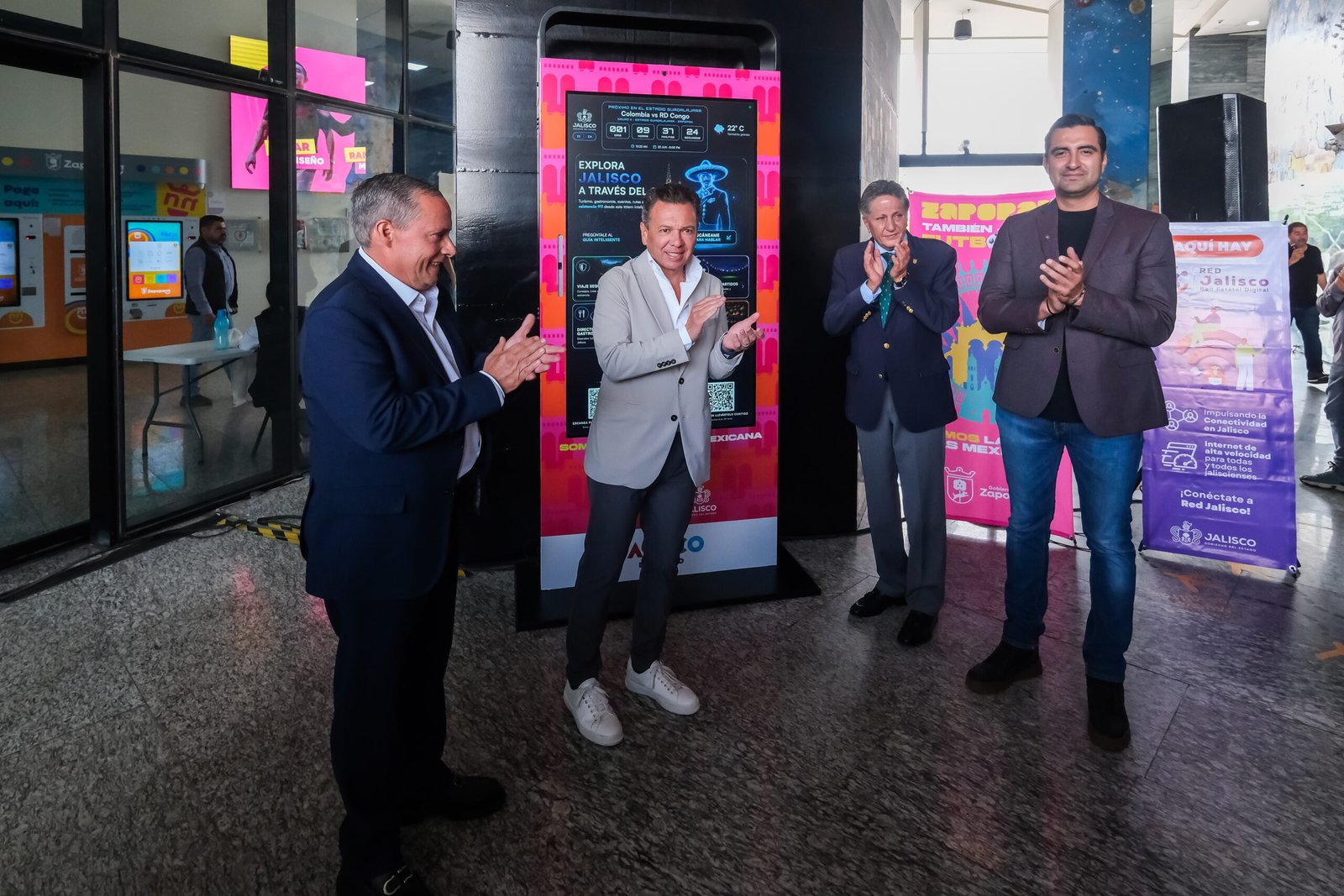 Instalan tótems inteligentes para orientar a visitantes