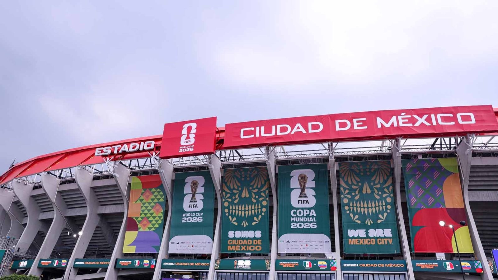 Tormenta eléctrica frena crucial duelo mundialista entre México y Ecuador