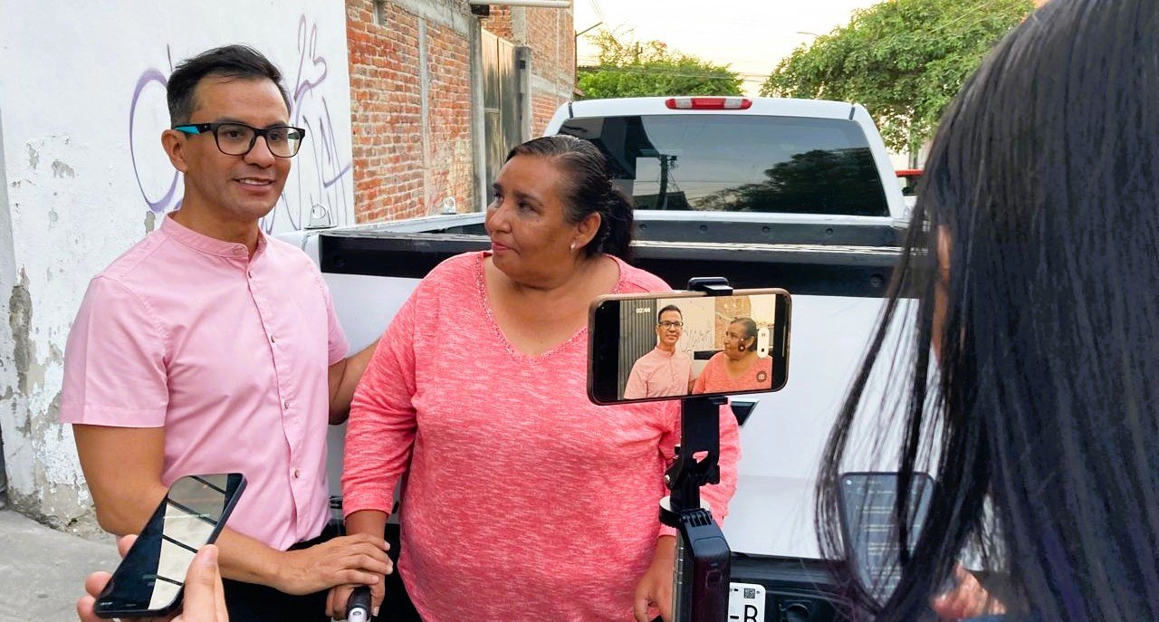 Sandra López recibe el reconocimiento “Mujeres que Dejan Huella” por su labor comunitaria en la Zona Sur de Guadalajara