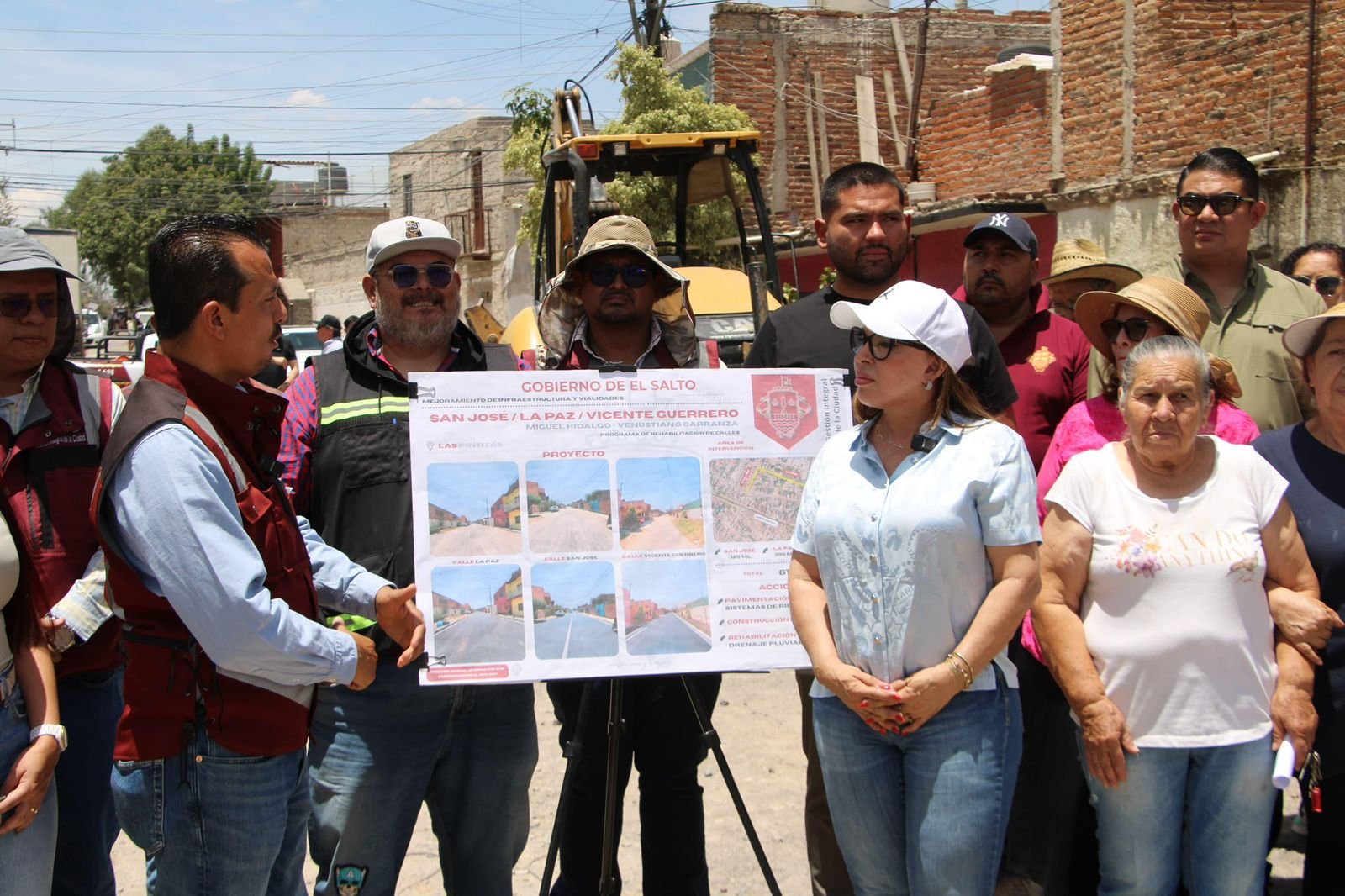 Entregan obras de pavimentación y puente vehicular