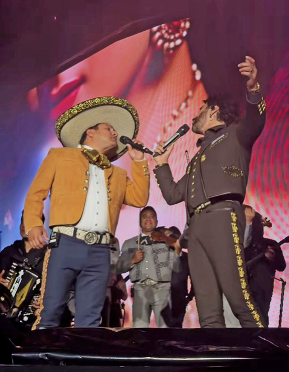SERENATA MUNDIALISTA REÚNE A 250 MIL
