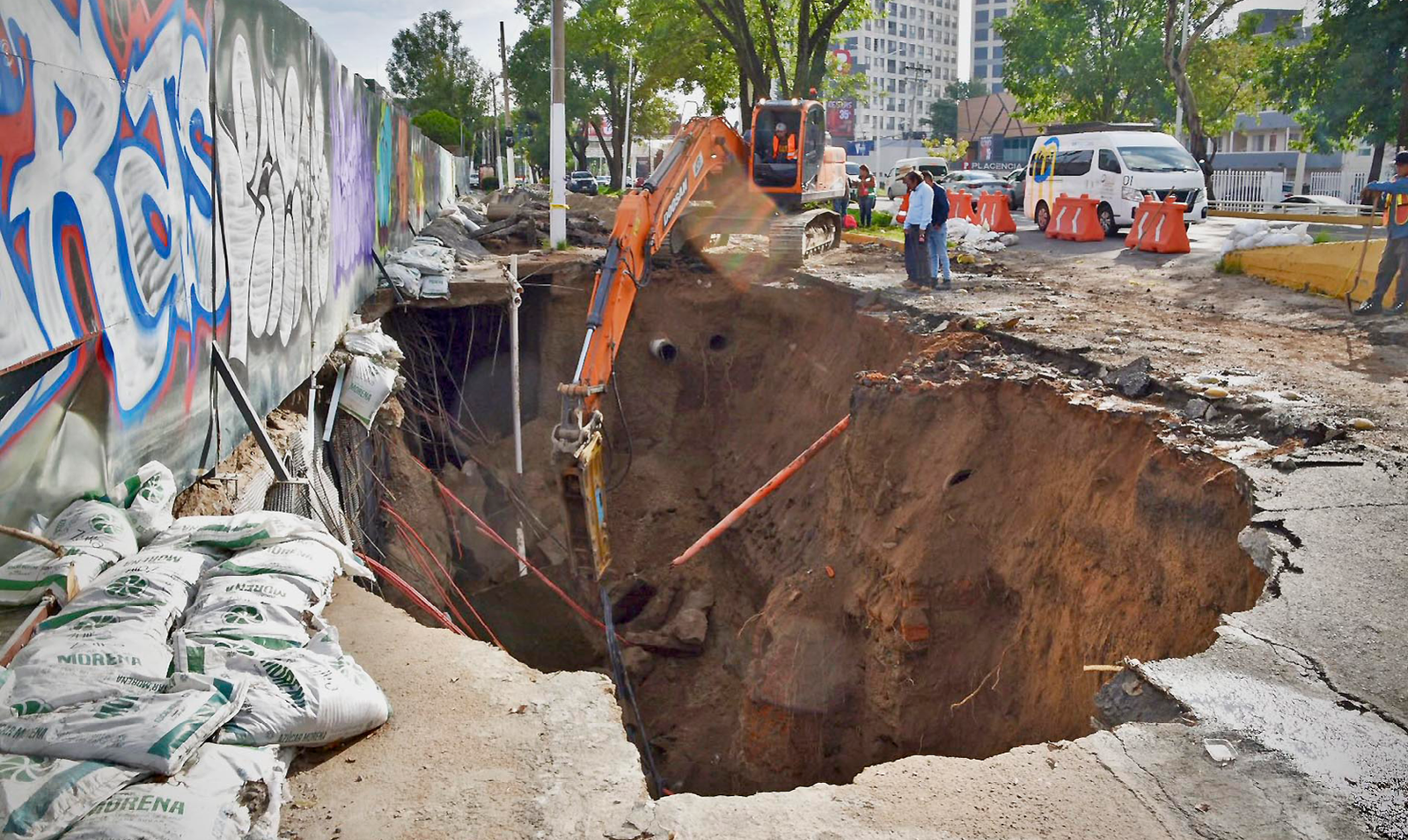 Avanzan rehabilitación de socavón en La Calma; sustituyen infraestructura