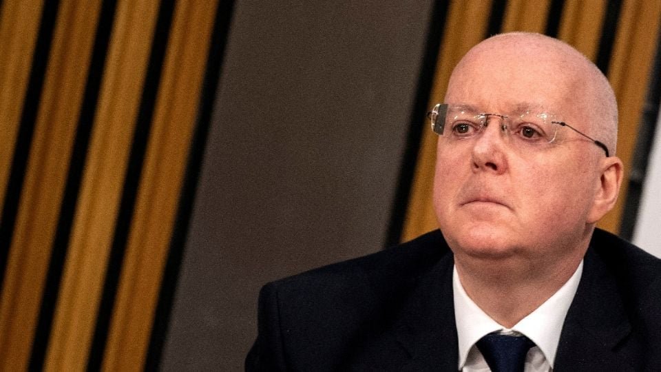 Dan más de cinco años de cárcel a exesposo de ex ministra principal de Escocia por malversar más de 400 mil libras