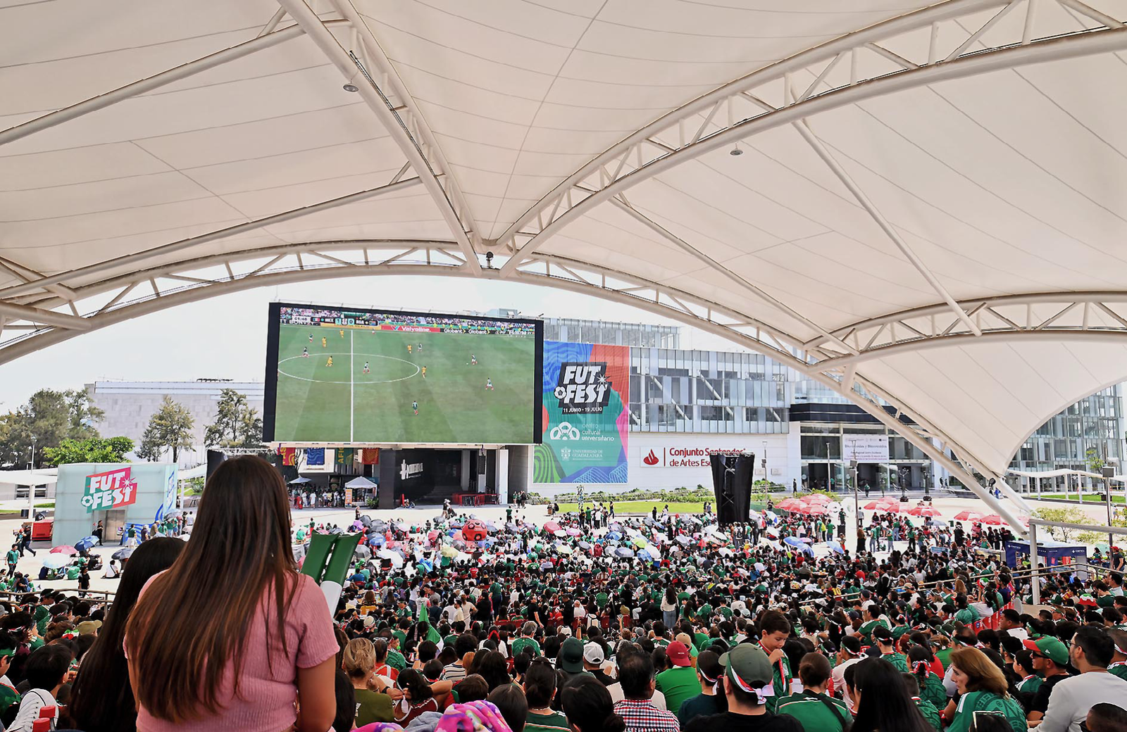 Arranca el FutFest de la UdeG con triunfo de México y lleno en el CCU