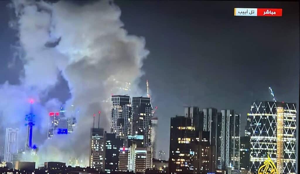 Irán rompe el frágil alto el fuego con Israel: Misiles contra el norte y la amenaza de una escalada regional