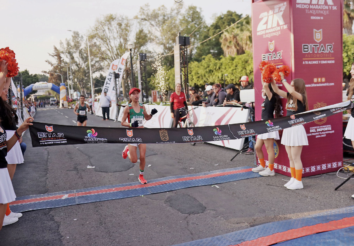 Más de 3 mil corren el Medio Maratón de Tlaquepaque